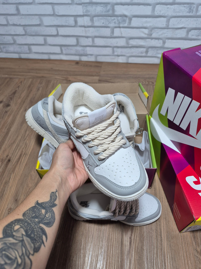 Tênis Nike Dunk Low Louis Vuitton Feminino