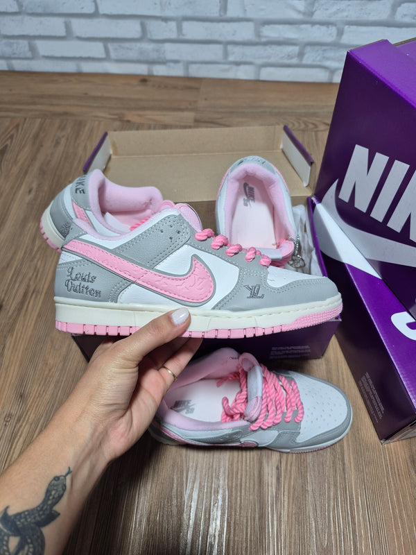 Tênis Nike Dunk Low Louis Vuitton Feminino