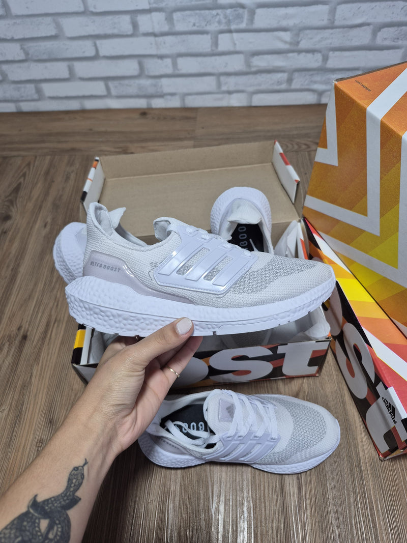 Tênis Adidas UltraBoost Feminino