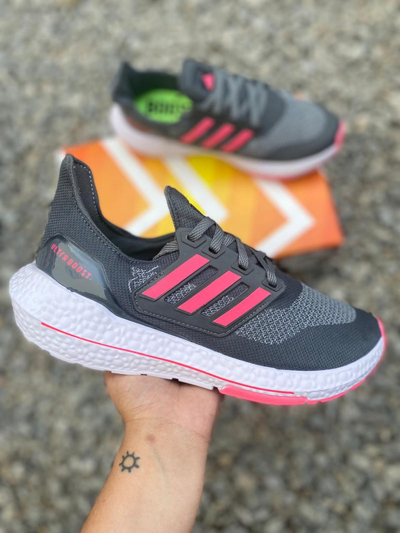 Tênis Adidas UltraBoost Feminino
