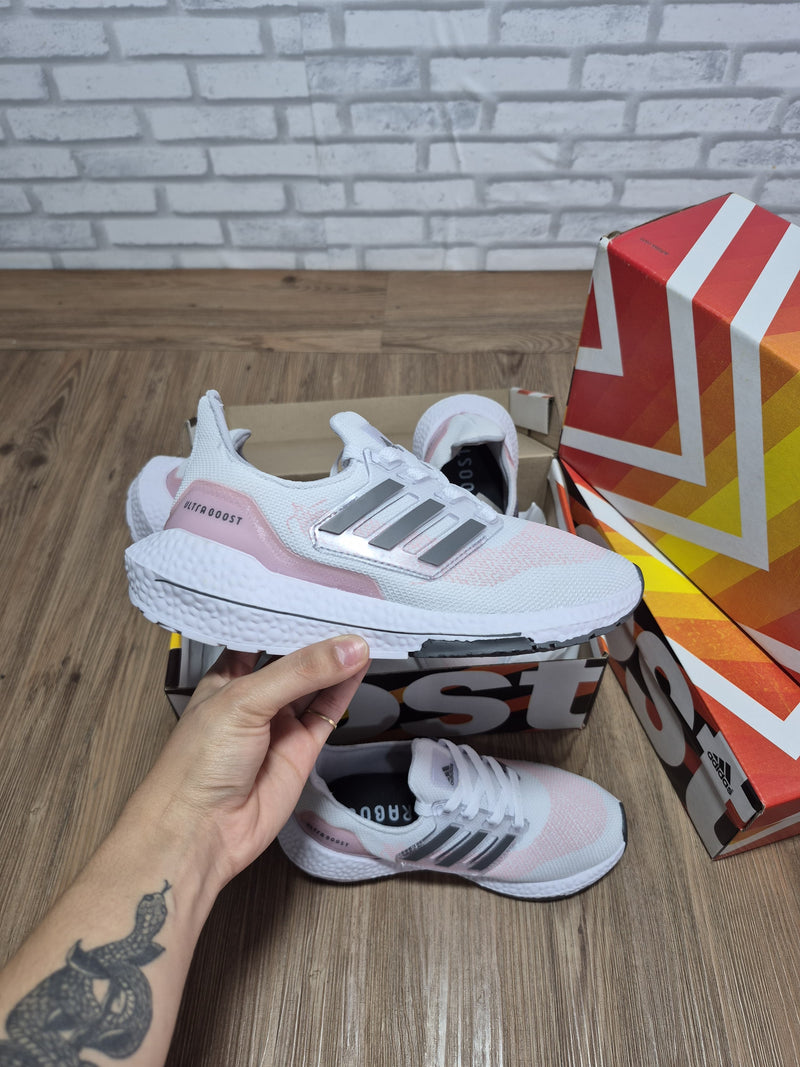Tênis Adidas UltraBoost Feminino