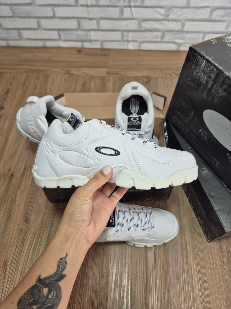 Tênis Oakley Flak Couro Camurça