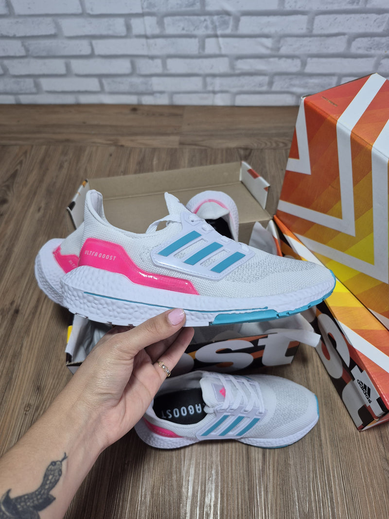 Tênis Adidas UltraBoost Feminino