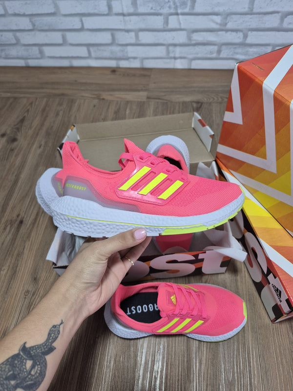 Tênis Adidas UltraBoost Feminino